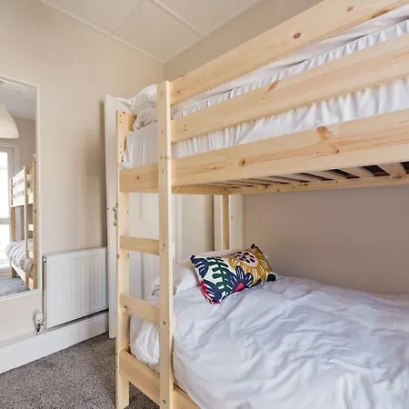 Newly Renovated, Compact, 3 Bedroom House Near Temple Bar *