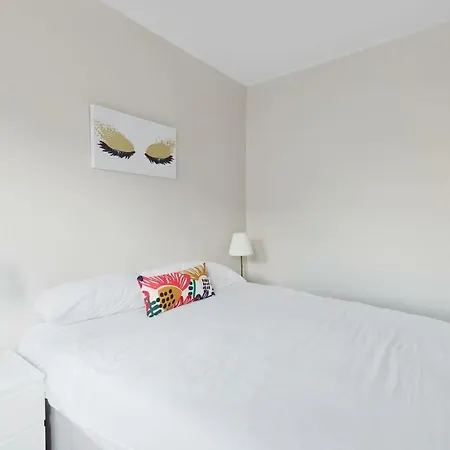 Newly Renovated, Compact, 3 Bedroom House Near Temple Bar * Dublino