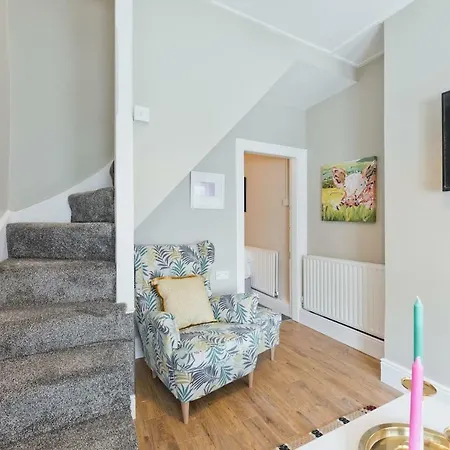 Newly Renovated, Compact, 3 Bedroom House Near Temple Bar *