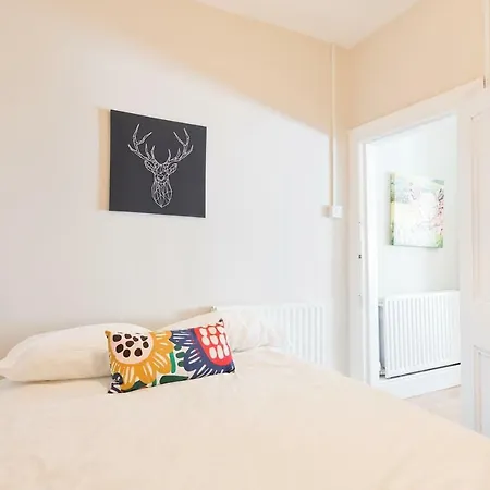 Newly Renovated, Compact, 3 Bedroom House Near Temple Bar * Dublino