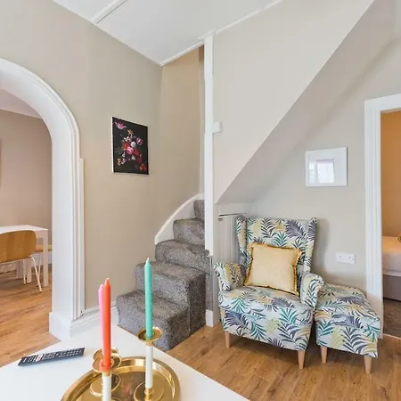Newly Renovated, Compact, 3 Bedroom House Near Temple Bar * Dublino