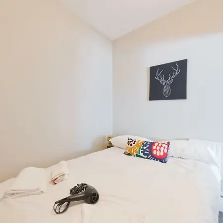 Newly Renovated, Compact, 3 Bedroom House Near Temple Bar * Dublino