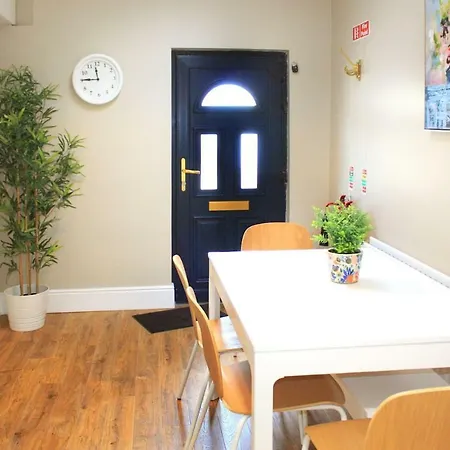 Newly Renovated, Compact, 3 Bedroom House Near Temple Bar Dublino