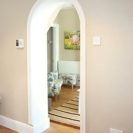 Newly Renovated, Compact, 3 Bedroom House Near Temple Bar * Dublino