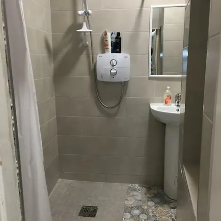 Newly Renovated, Compact, 3 Bedroom House Near Temple Bar